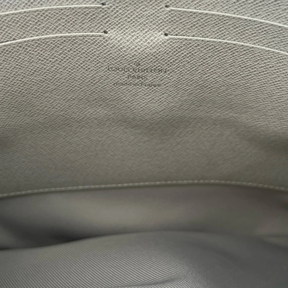 Louis Vuitton White Monogram Antarctica Zip Pouch O-Case Clutch - Picture 3 of 9